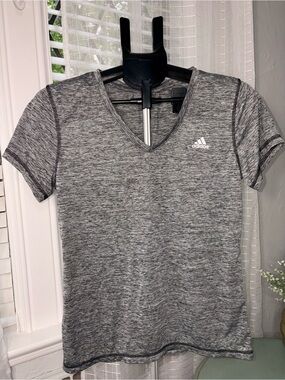 Adidas Golf Heather Gray Performance V-Neck Athletic Shirt Women’s Medium
